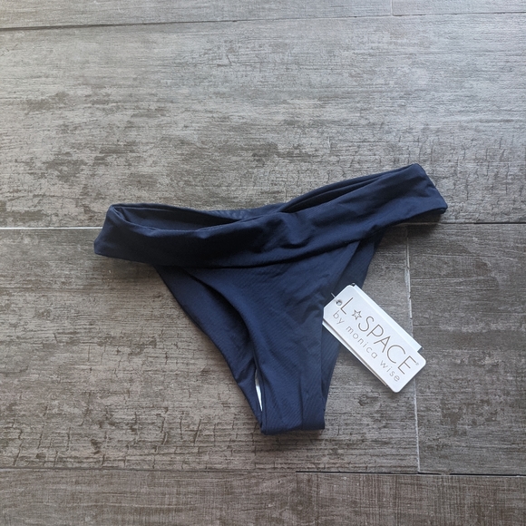 L*SPACE Veronica Bikini Bottom - Picture 2 of 4